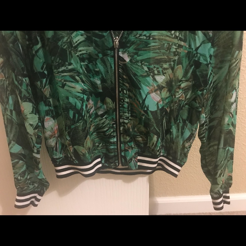 Light jacket juicy couture is XS but also fits S